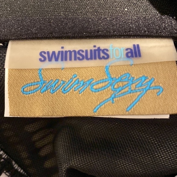 Q womens Swimsuitsforall swim suit top size 22W.   NWT - Picture 4 of 5